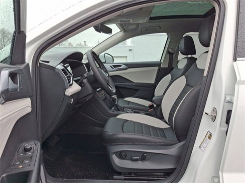 New 2026 Volkswagen Taos SEL image 6