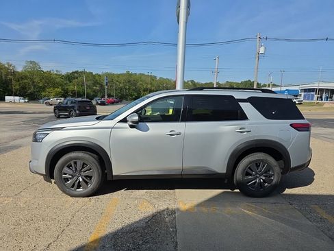 New 2025 Nissan Pathfinder SV image 9