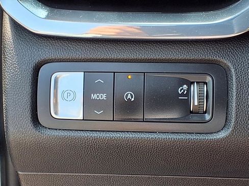 Used 2025 GMC Acadia Elevation image 13