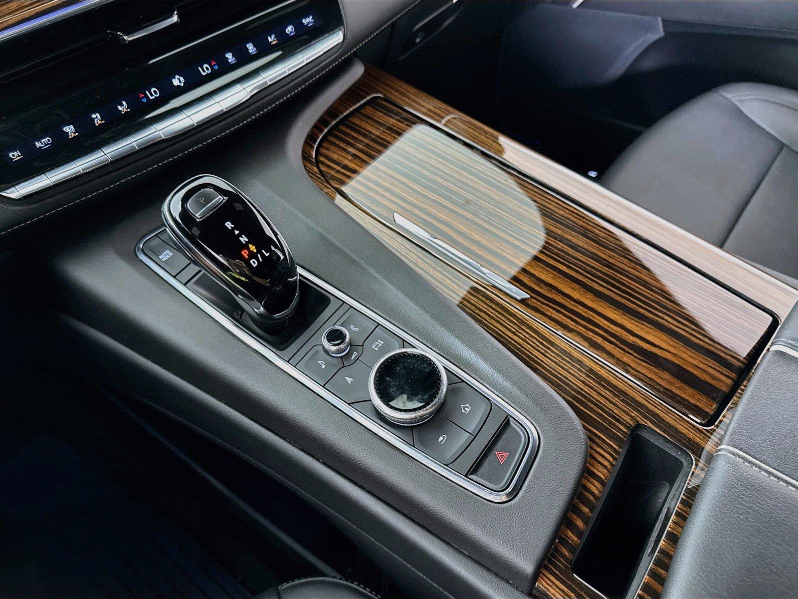 Used 2022 Cadillac Escalade Luxury AWD/4WD image 18
