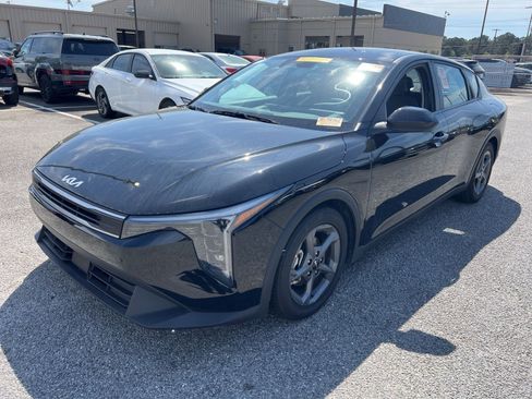 Used 2025 Kia K4 FWD image 1
