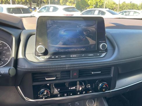 Used 2023 Nissan Rogue SV image 20