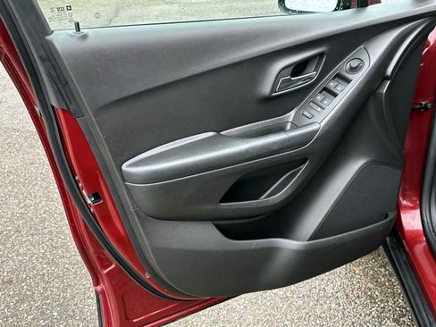 Certified 2022 Chevrolet Trax LT w/ Driver Confidence Package image 14