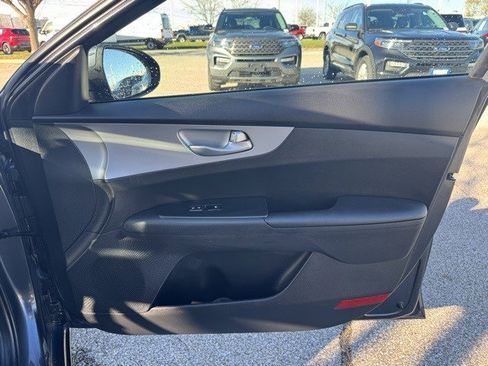 Used 2023 Kia Forte LXS image 29