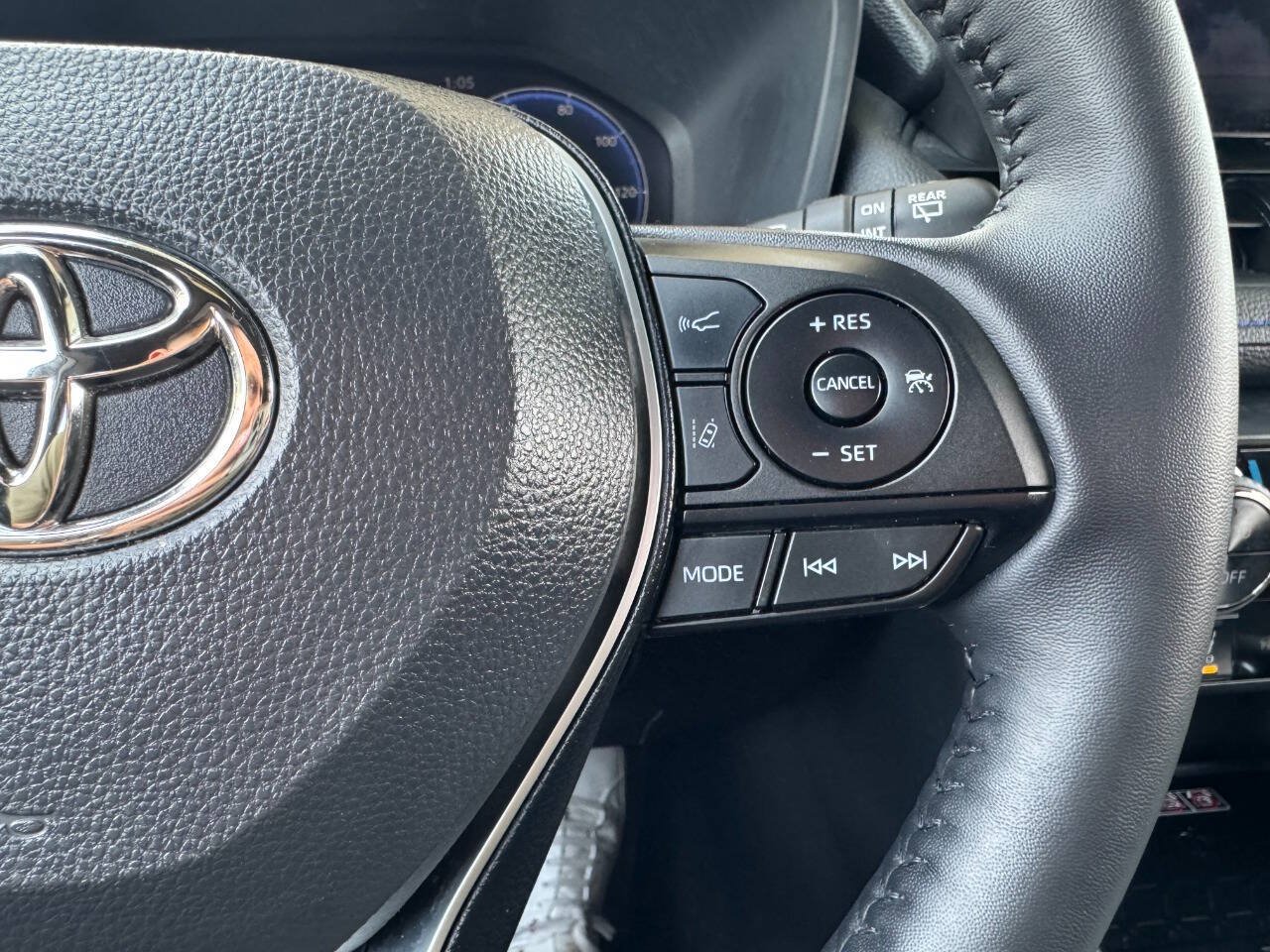 Used 2025 Toyota RAV4 XSE w/ Advanced Technology Package AWD/4WD image 18