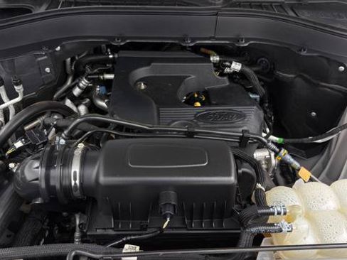 Used 2020 Ford Explorer XLT w/ Equipment Group 202A RWD image 41