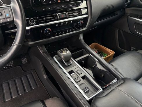Used 2023 Nissan Pathfinder SL w/ Black Appearance Package FWD image 16