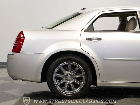 Used 2005 Chrysler 300 C w/ Navigation & Sound Group II image 29
