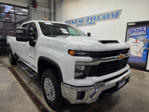 Used 2025 Chevrolet Silverado 2500 LT w/ Convenience Package AWD/4WD image 2