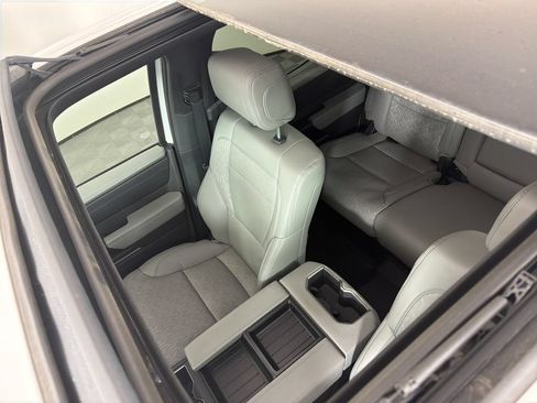 Used 2025 Toyota Tundra Limited AWD/4WD image 9