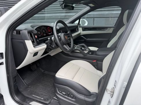 Certified 2026 Porsche Cayenne E-Hybrid Coupe AWD/4WD image 15