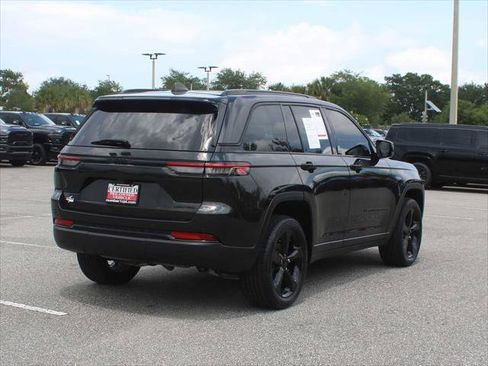 Certified 2024 Jeep Grand Cherokee Limited w/ Black Appearance Package RWD image 3
