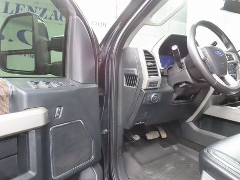 Used 2019 Ford F350 Lariat image 51
