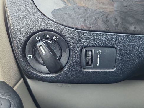 Used 2018 Dodge Grand Caravan SE FWD image 16
