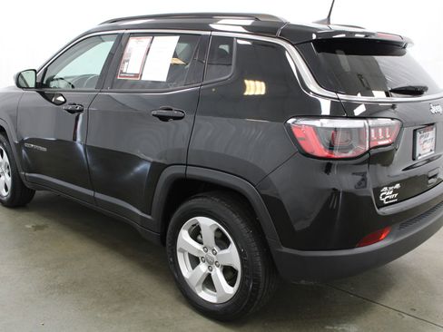 Used 2021 Jeep Compass Latitude w/ Sun and Sound Group AWD/4WD image 7