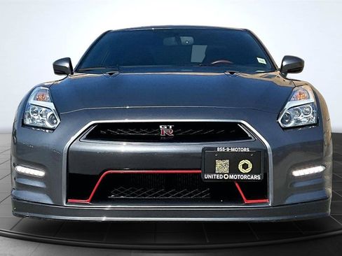 Used 2015 Nissan GT-R Premium AWD/4WD image 2