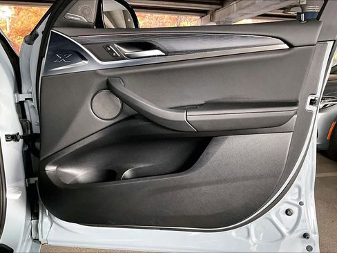 Used 2025 BMW X4 xDrive30i w/ Premium Package image 22