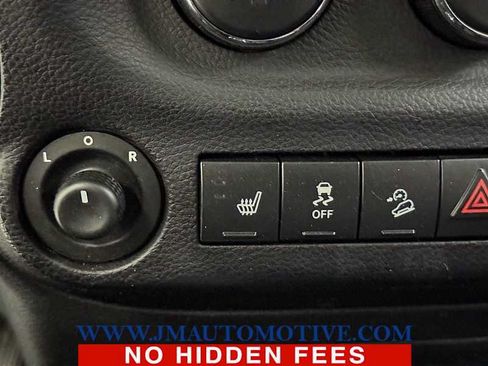 Used 2013 Jeep Wrangler Unlimited Sahara w/ Dual Top Group AWD/4WD image 26
