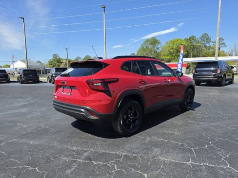 New 2026 Chevrolet Trax LT w/ Midnight Edition image 5