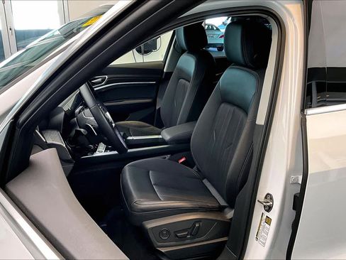 Certified 2024 Audi Q8 e-tron Premium Plus w/ Premium Plus Package image 7