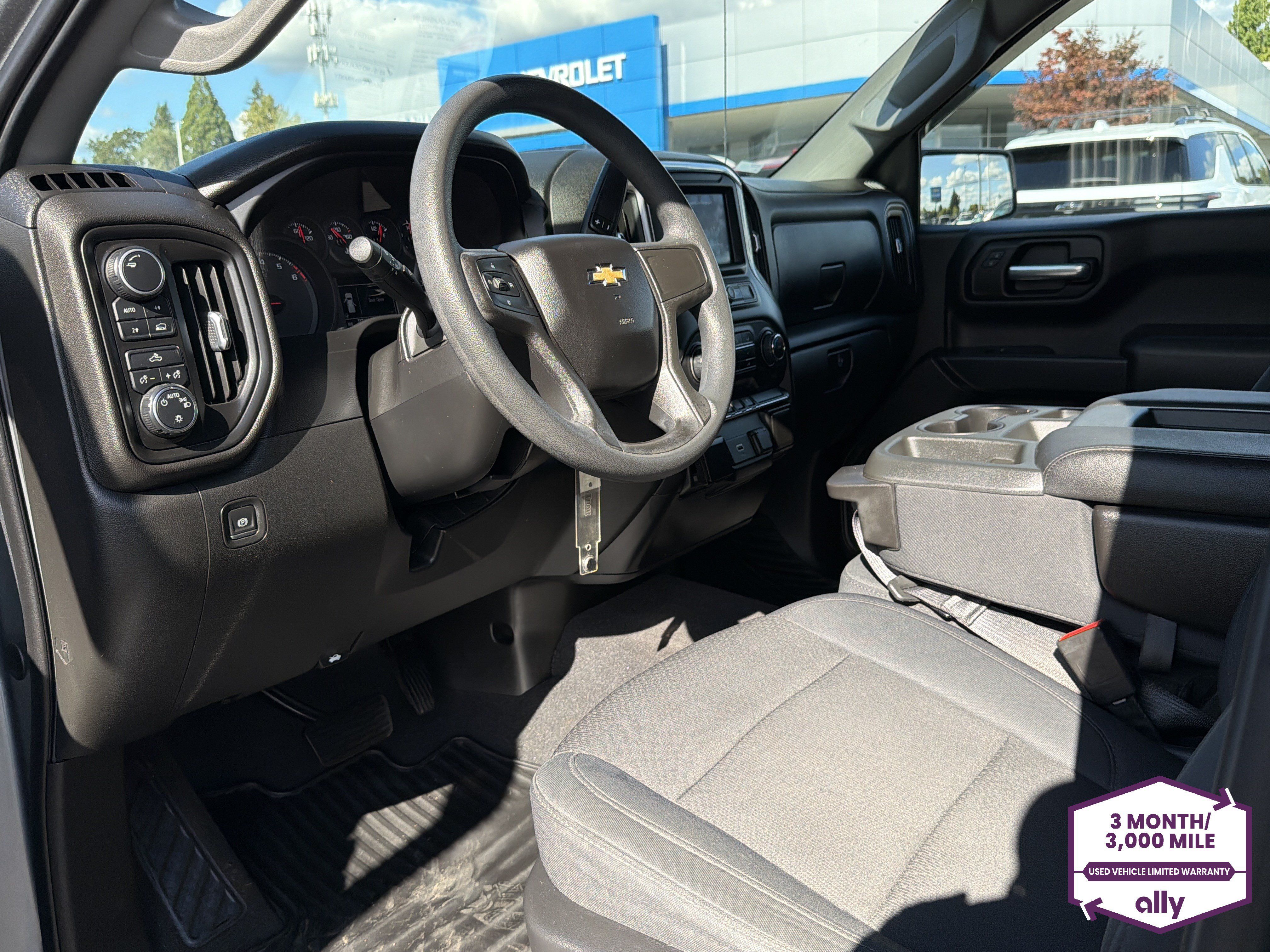 Used 2020 Chevrolet Silverado 1500 Custom w/ Custom Value Package AWD/4WD image 9