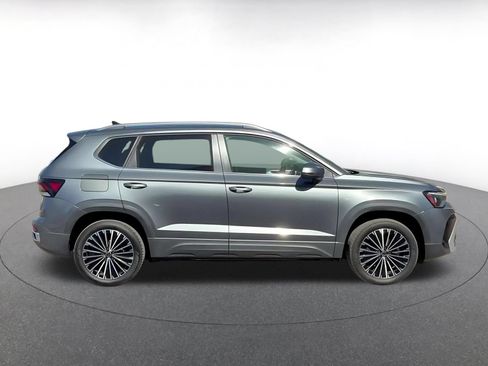 Used 2025 Volkswagen Taos SE FWD image 16