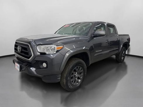 Used 2022 Toyota Tacoma SR5 AWD/4WD image 4