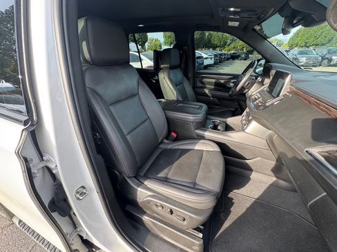 Used 2023 Chevrolet Tahoe Z71 w/ Luxury Package AWD/4WD image 10