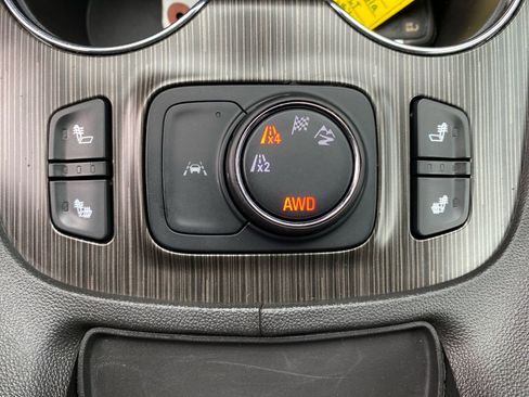 Used 2023 GMC Acadia SLT AWD/4WD image 13