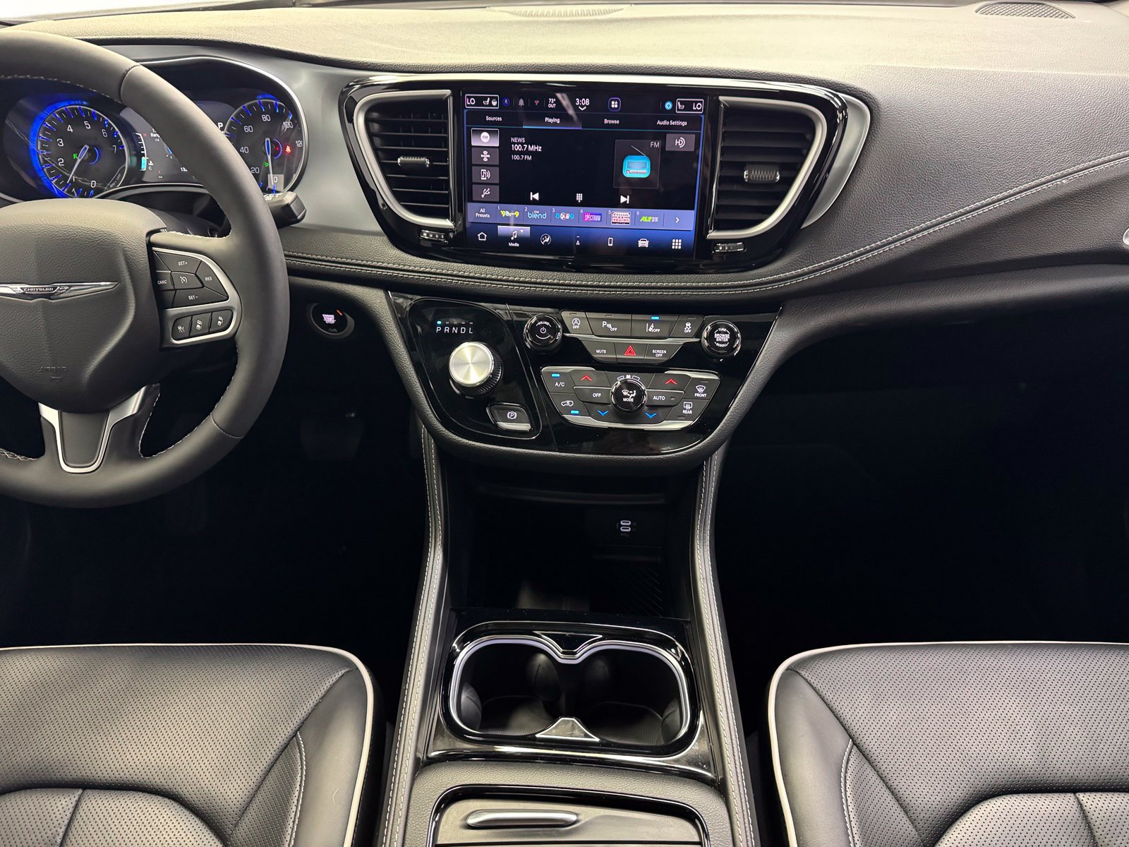 Used 2026 Chrysler Pacifica Limited AWD/4WD image 19