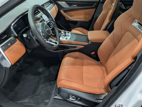 New 2026 Jaguar F-PACE R-Dynamic S image 5