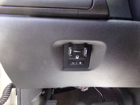 Used 2013 GMC Yukon XL Denali image 19