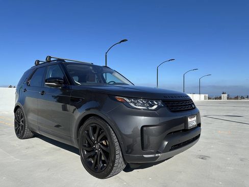 Used 2017 Land Rover Discovery HSE Luxury image 2