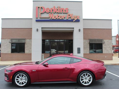 Used 2025 Ford Mustang GT Premium image 9