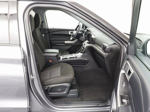 Used 2024 Ford Explorer XLT image 19