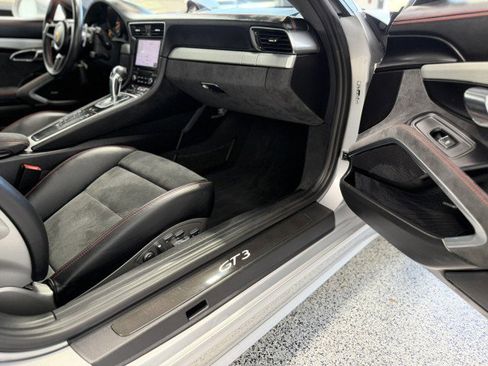 Used 2018 Porsche 911 GT3 RWD image 17