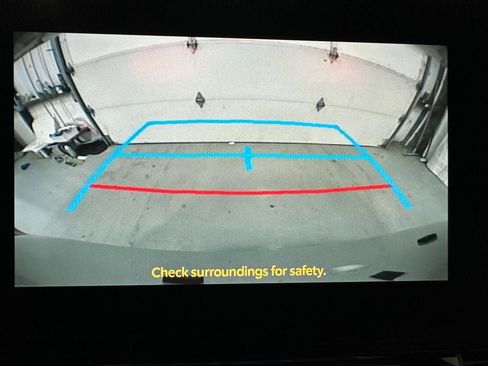 Used 2025 Toyota Sienna LE image 37