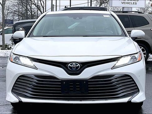 Used 2018 Toyota Camry XLE image 2