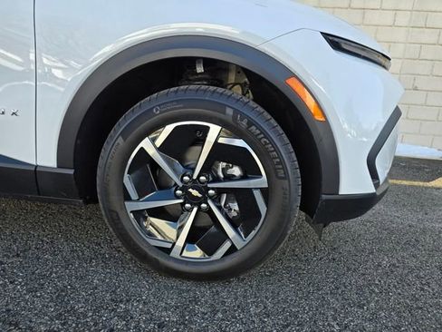 Used 2026 Chevrolet Equinox EV LT FWD image 4