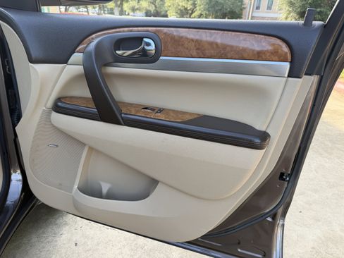 Used 2008 Buick Enclave CXL w/ Entertainment Package #2 FWD image 9