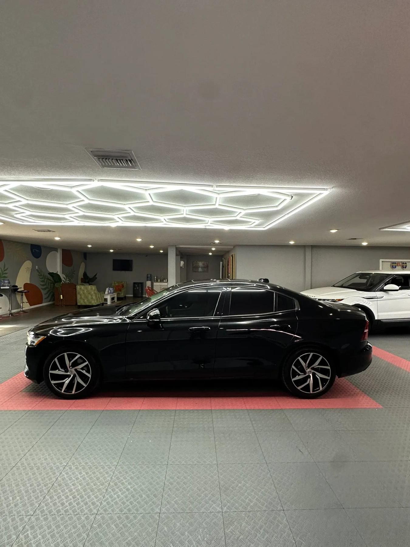 Used 2020 Volvo S60 T5 Momentum FWD image 3