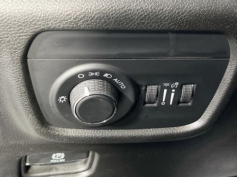 Used 2022 Jeep Grand Cherokee Altitude image 10