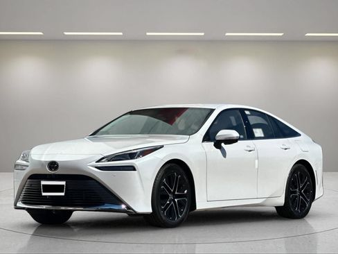 New 2026 Toyota Mirai RWD image 6