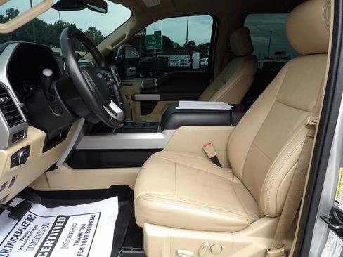 Used 2019 Ford F250 Lariat w/ Lariat Ultimate Package AWD/4WD image 17