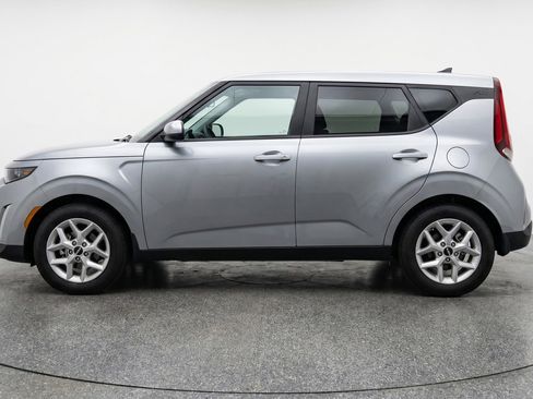 Used 2025 Kia Soul LX w/ LX Technology Package FWD image 5