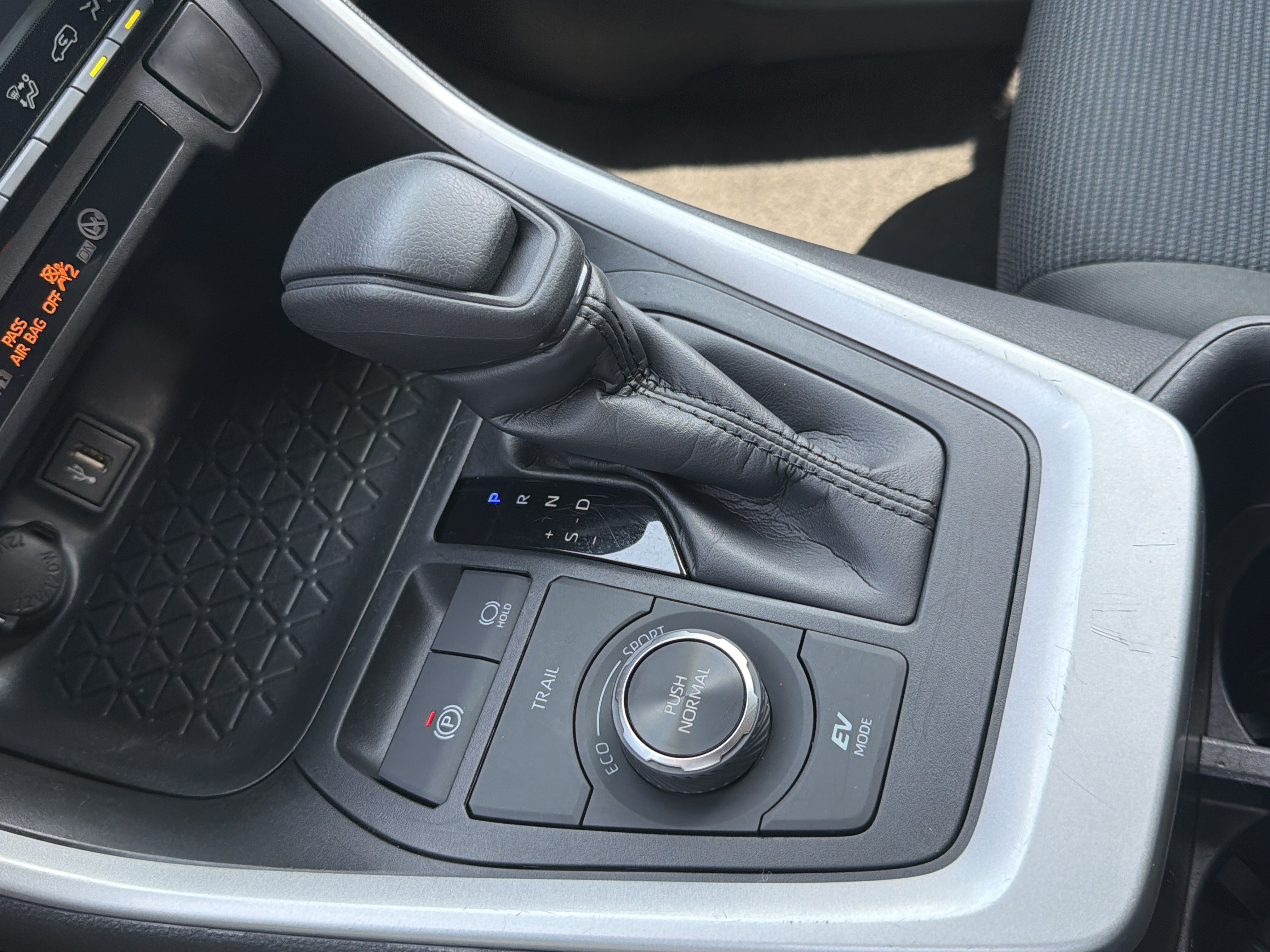 Certified 2025 Toyota RAV4 LE AWD/4WD image 9