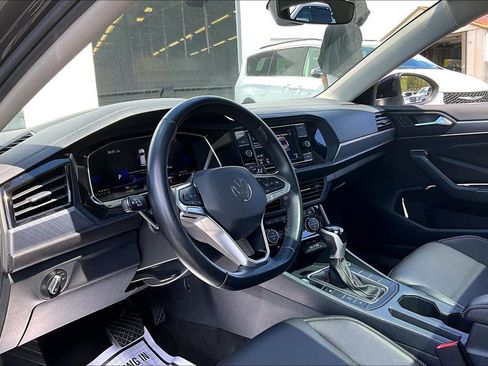 Used 2024 Volkswagen Jetta SE image 16