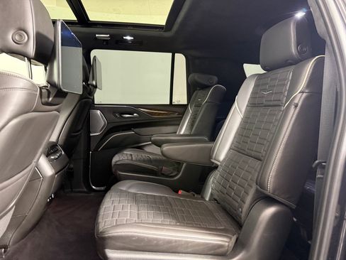 Used 2023 Cadillac Escalade ESV Premium Luxury Platinum w/ Heavy-Duty Trailer Package image 14