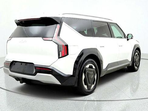 Used 2024 Kia EV9 Land AWD/4WD image 5