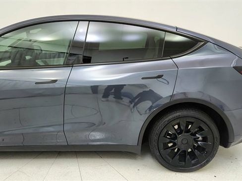 Used 2021 Tesla Model Y Long Range image 11
